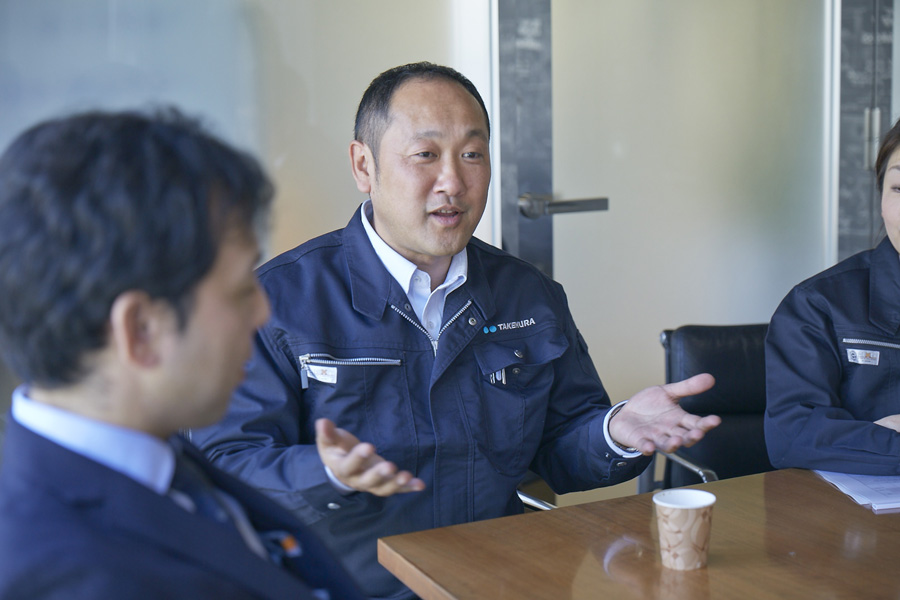 社員座談会”></p>
<dt class=