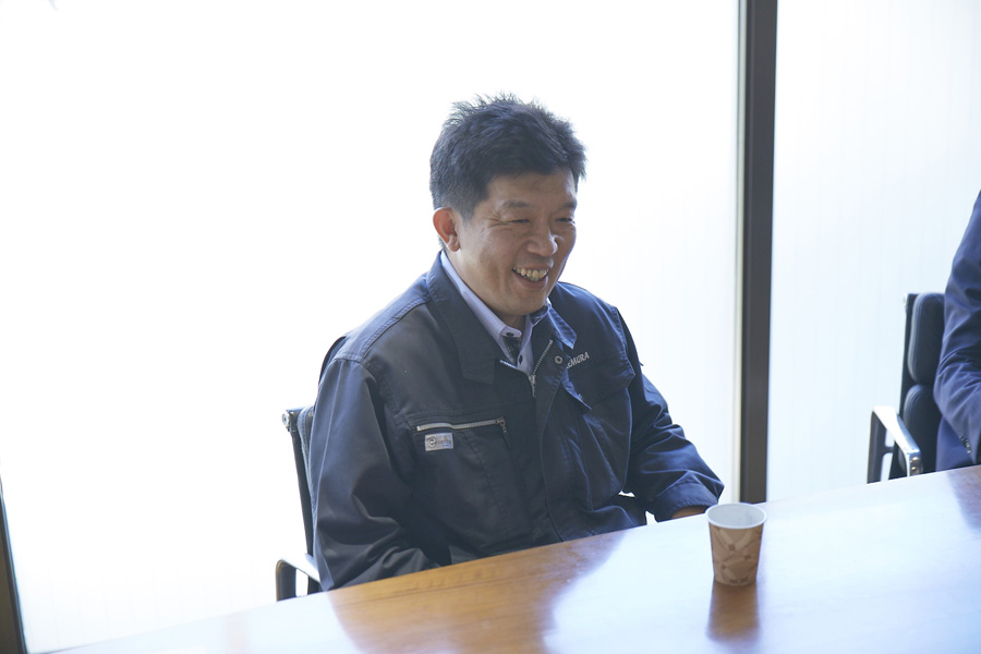社員座談会”></p>
<dt class=