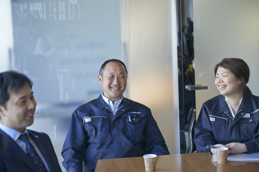 社員座談会”></p>
<dt class=