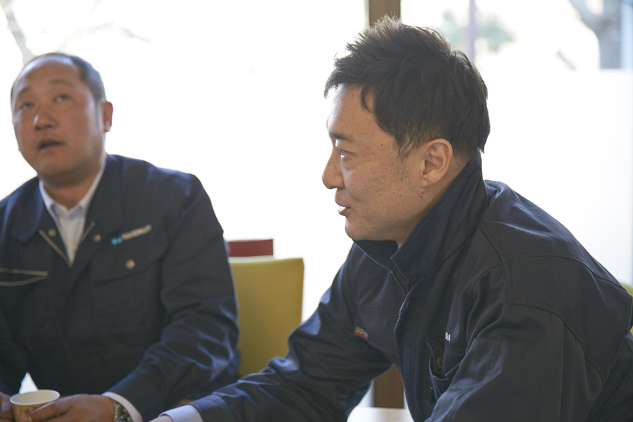 社員座談会”></p>
<dt class=