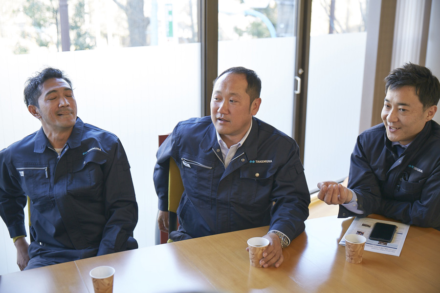 社員座談会”></p>
<dt class=