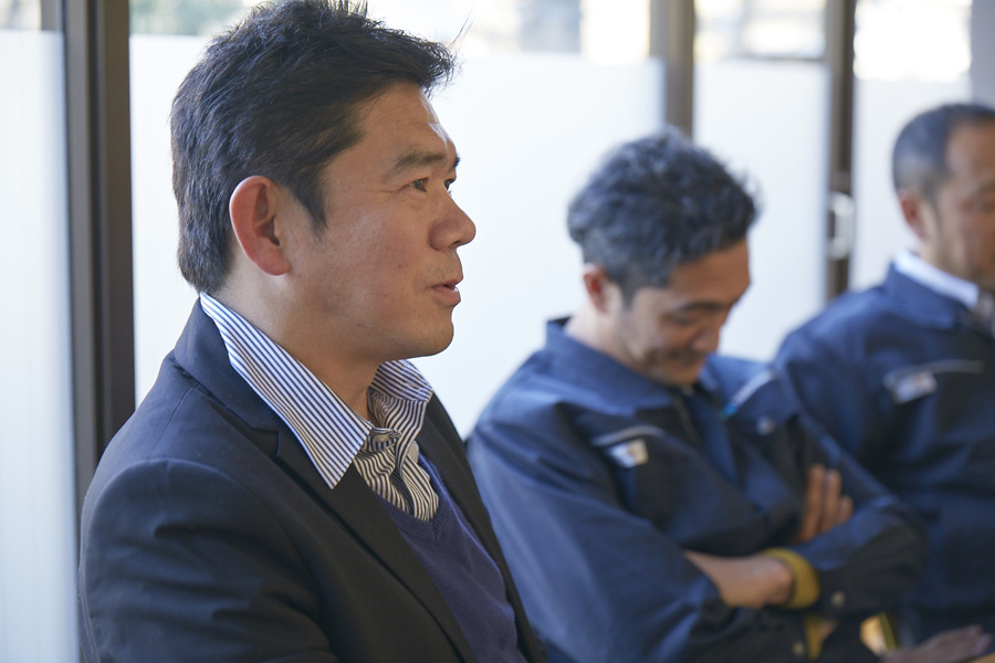 社員座談会”></p>
<dt class=