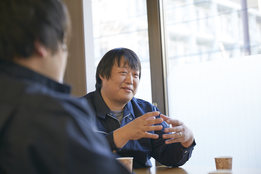 社員座談会”></p>
<dt class=