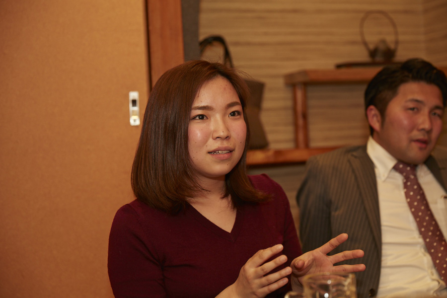 社員座談会”></p>
<dt class=