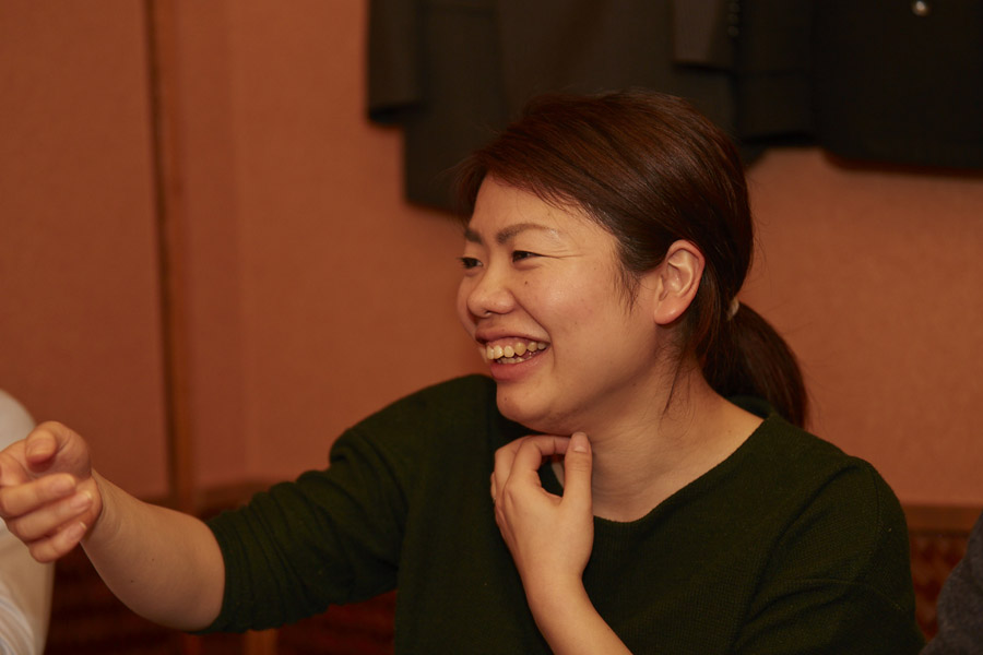 社員座談会”></p>
<dt class=